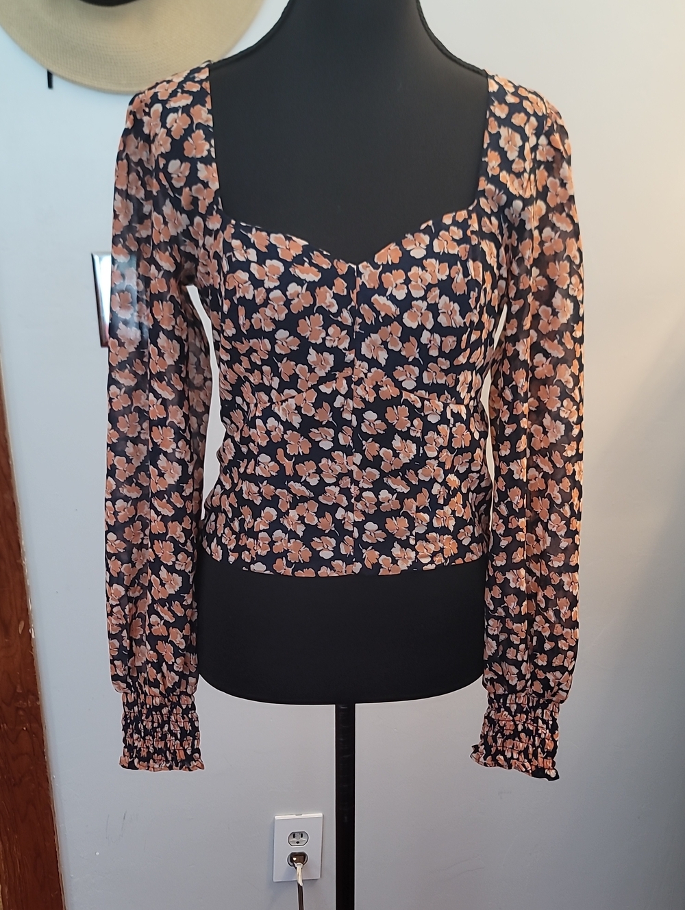 Abercrombie & Fitch Cropped Black Blouse with Peach Floral Print Size Small